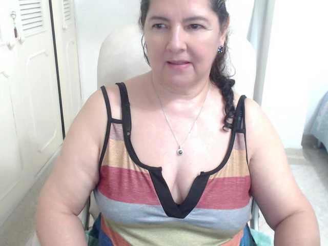 leonela's BongaCams show and profile
