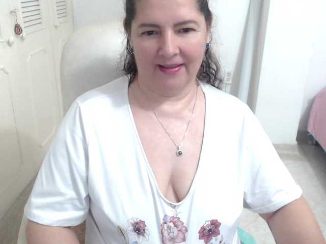 leonela's BongaCams show and profile