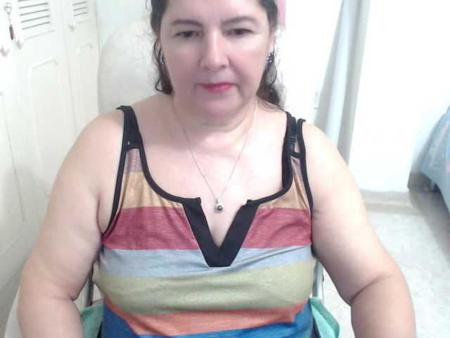 leonela's BongaCams show and profile