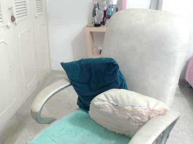 leonela's BongaCams show and profile