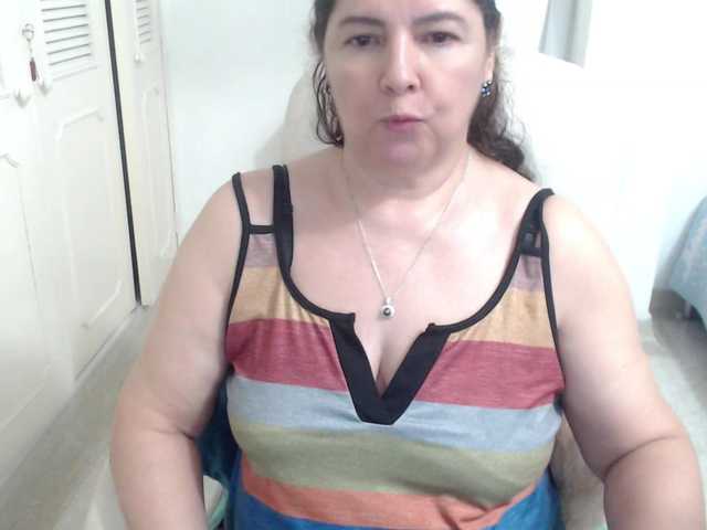 leonela's BongaCams show and profile