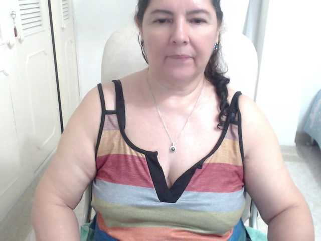 leonela's BongaCams show and profile