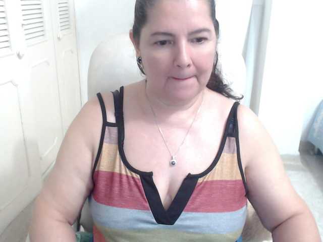 leonela's BongaCams show and profile
