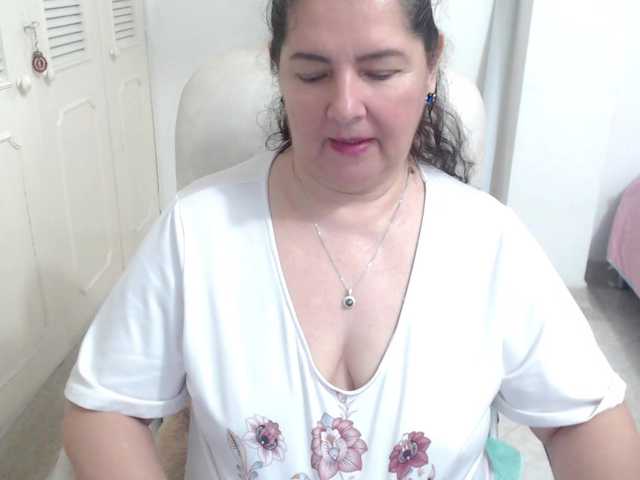 leonela's BongaCams show and profile