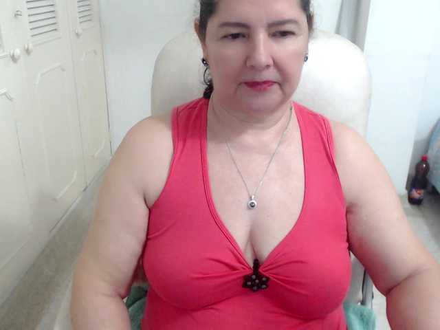 leonela's BongaCams show and profile