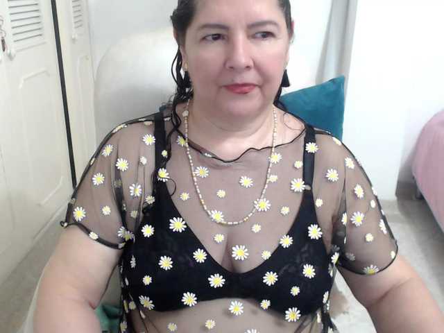 leonela's BongaCams show and profile