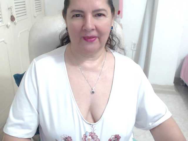 leonela's BongaCams show and profile