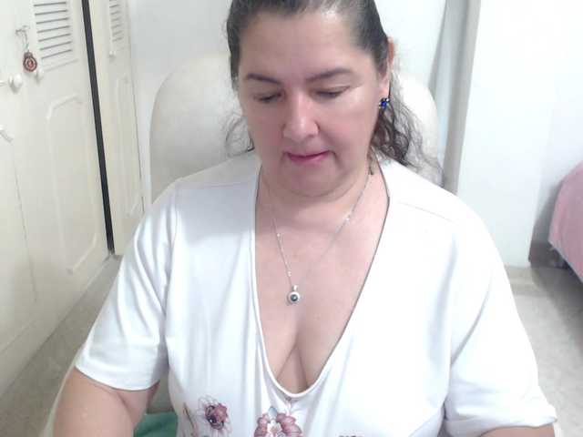 leonela's BongaCams show and profile