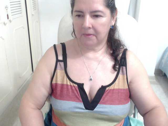 leonela's BongaCams show and profile