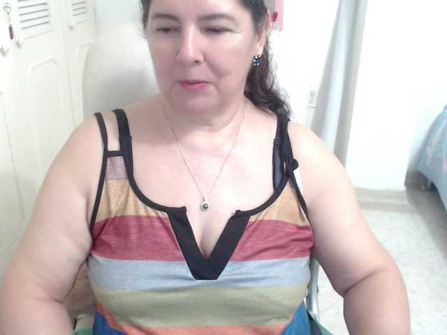 leonela's BongaCams show and profile