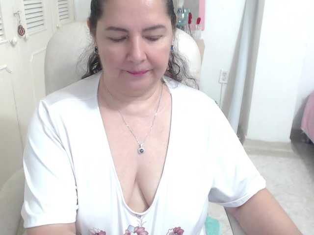 leonela's BongaCams show and profile