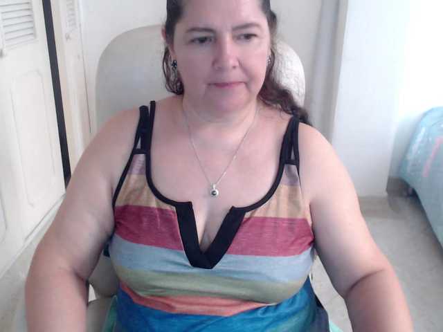 leonela's BongaCams show and profile