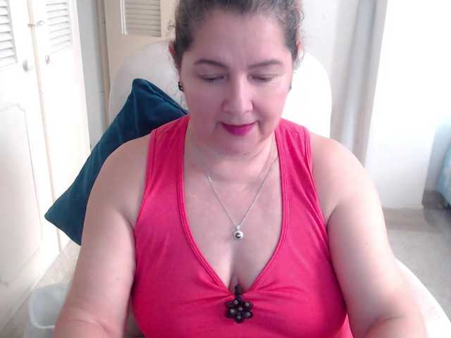 leonela's BongaCams show and profile