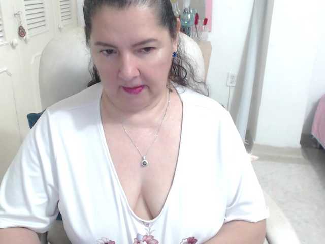 leonela's BongaCams show and profile