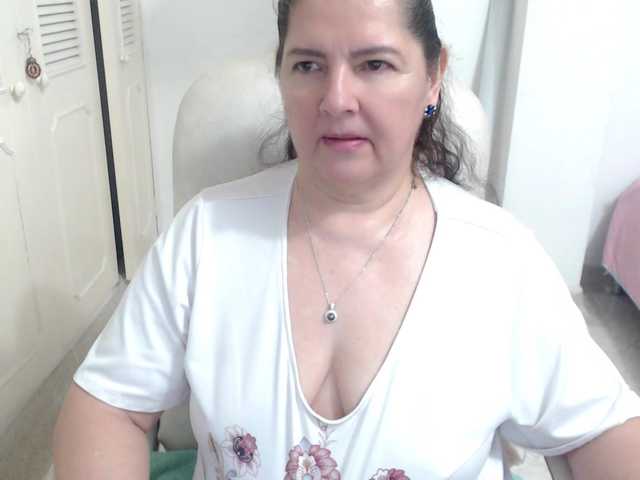 leonela's BongaCams show and profile