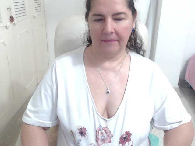 leonela's BongaCams show and profile