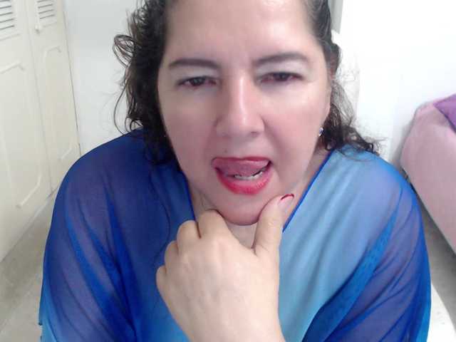 leonela's BongaCams show and profile