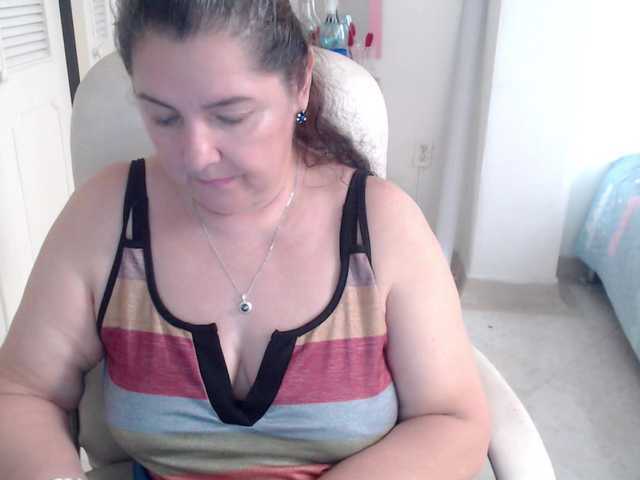 leonela's BongaCams show and profile