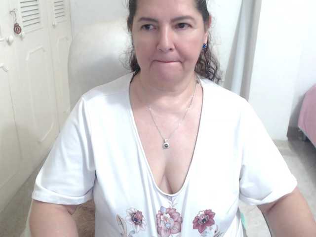 leonela's BongaCams show and profile