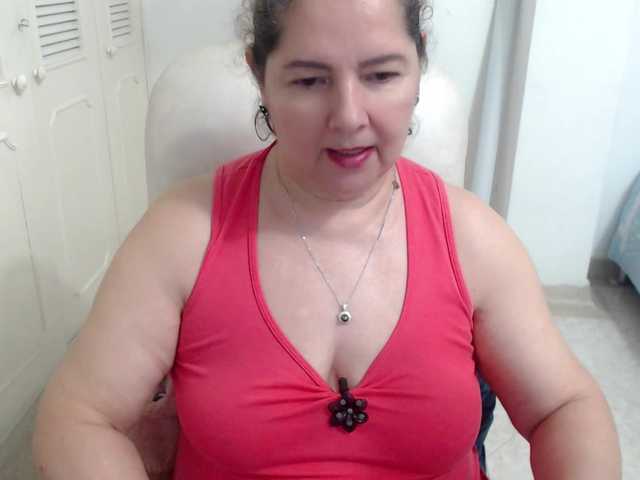 leonela's BongaCams show and profile