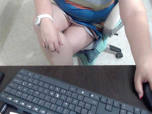 leonela's BongaCams show and profile