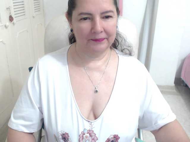 leonela's BongaCams show and profile