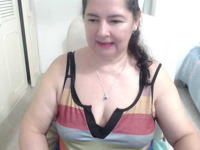 leonela's BongaCams show and profile