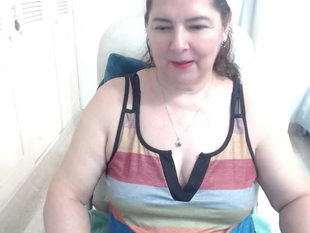 leonela's BongaCams show and profile