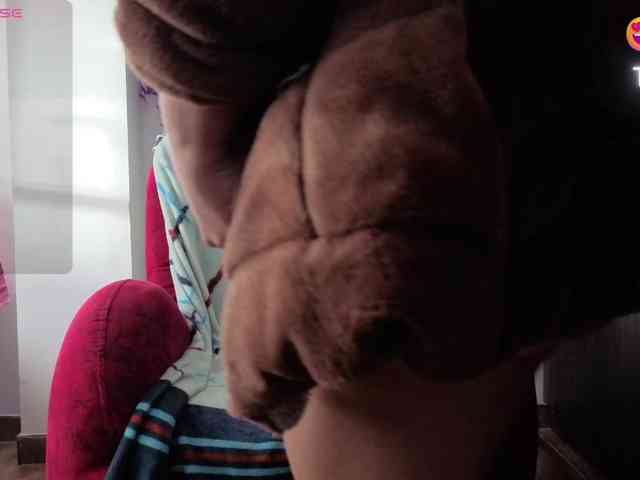 Mmmcutemm webcam