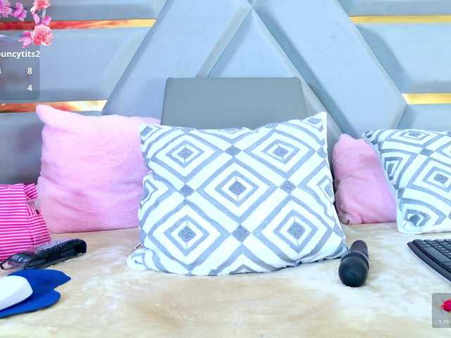 YesyHills live cam on BongaCams