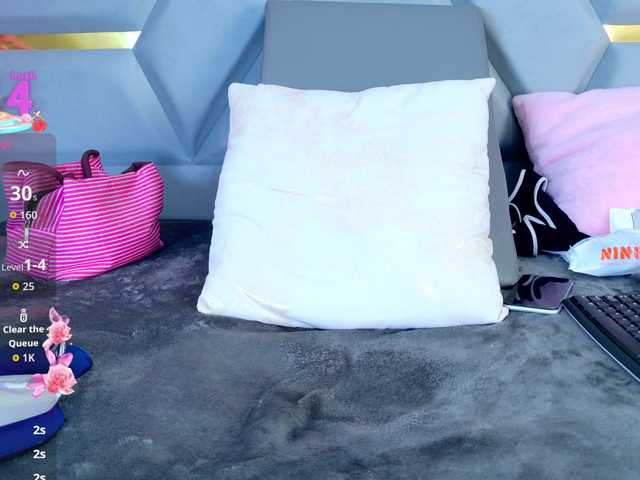 YesyHills live cam on BongaCams