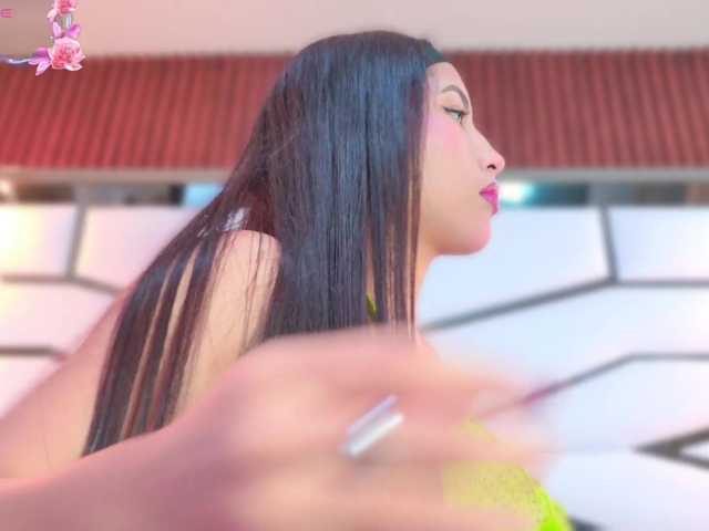 YesyHills live cam on BongaCams