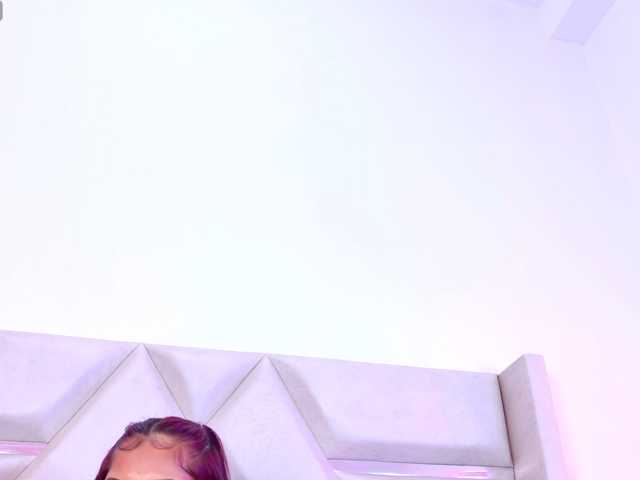 YesyHills live cam on BongaCams