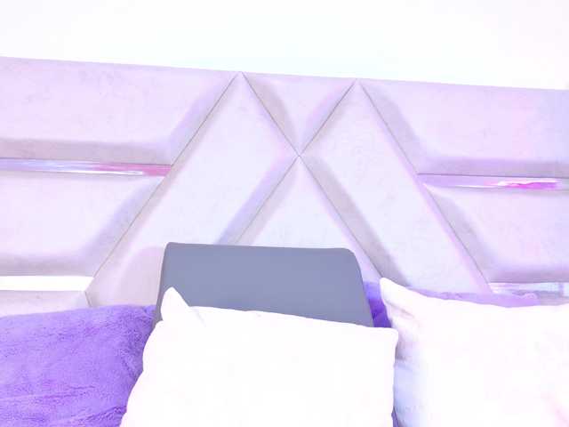 YesyHills live cam on BongaCams