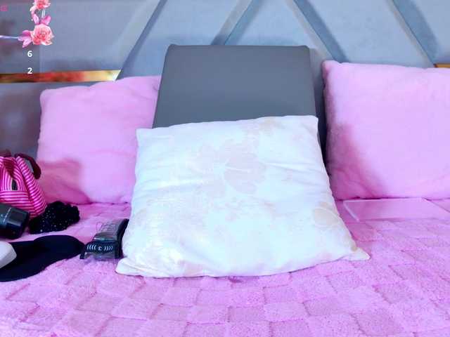 YesyHills live cam on BongaCams