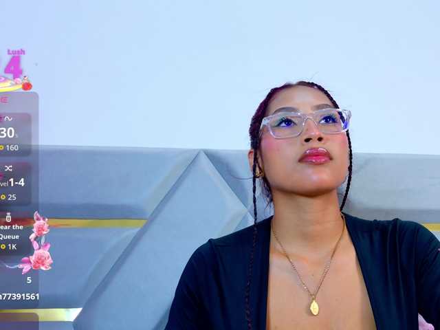 YesyHills live cam on BongaCams