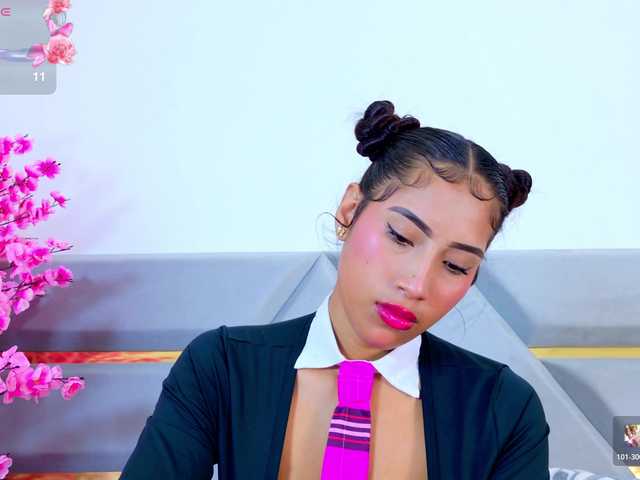 YesyHills live cam on BongaCams