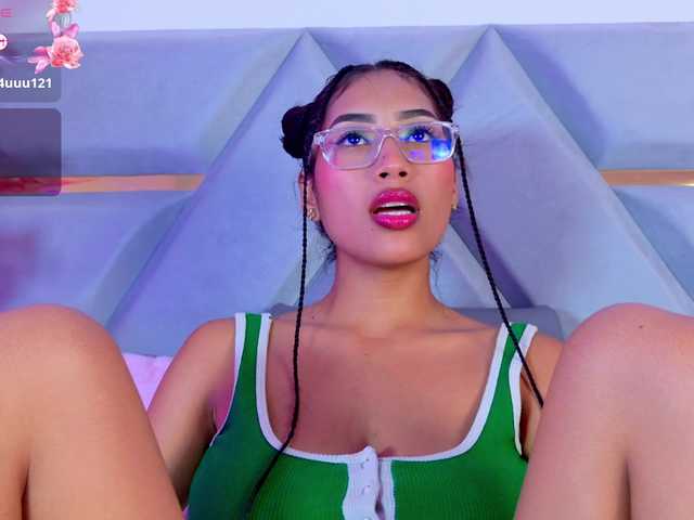 YesyHills live cam on BongaCams