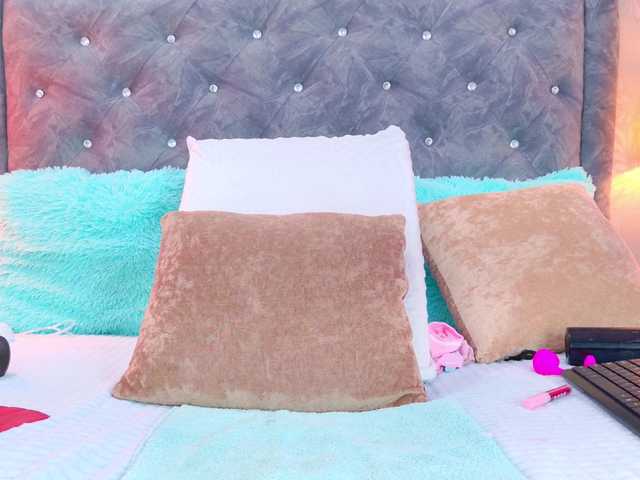 YesyHills's BongaCams show and profile