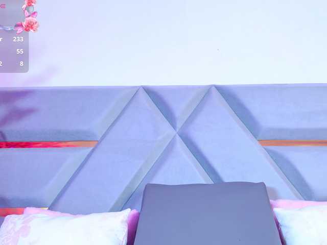YesyHills live webcam show