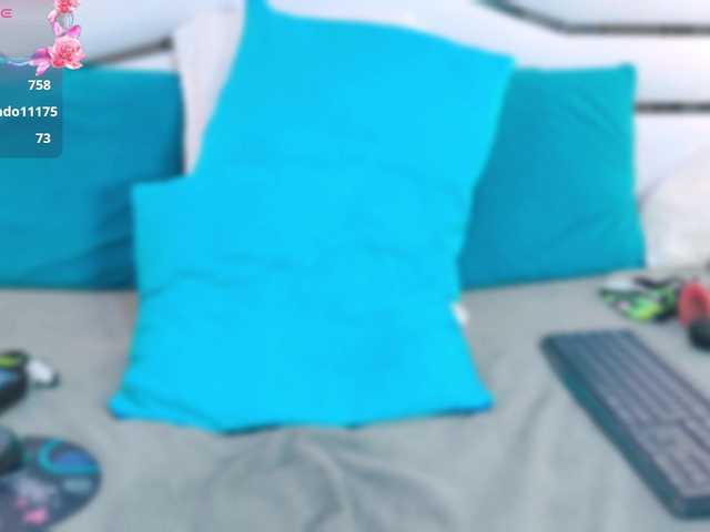 YesyHills live cam on BongaCams