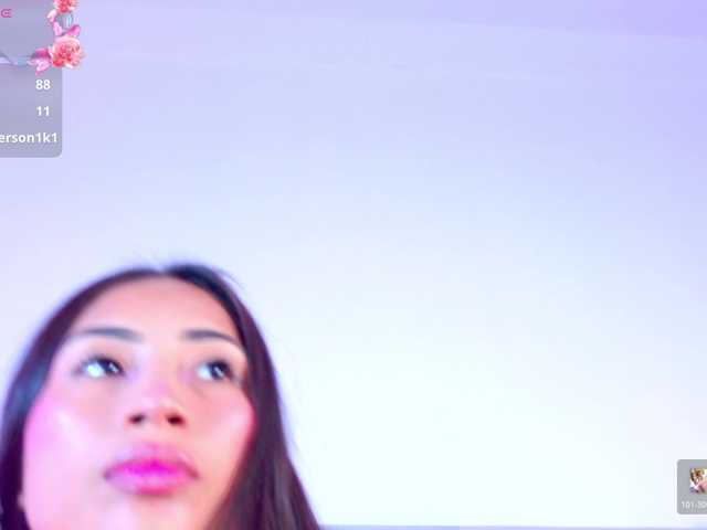 YesyHills live cam on BongaCams
