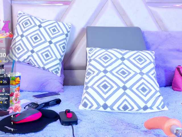 YesyHills live cam on BongaCams