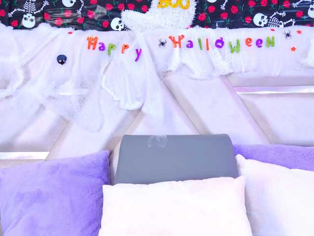 YesyHills live cam on BongaCams