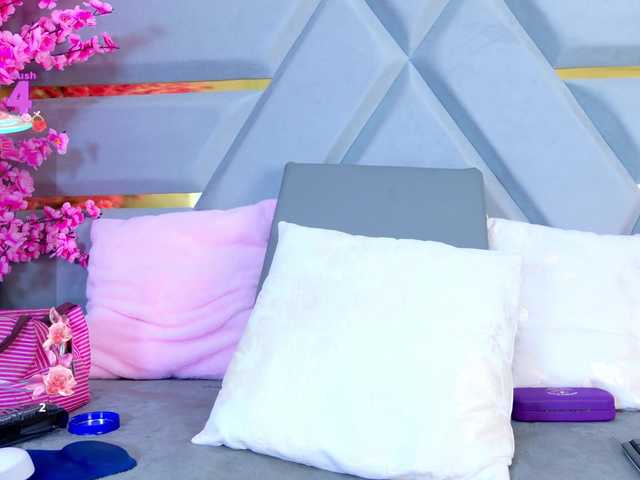 YesyHills live cam on BongaCams