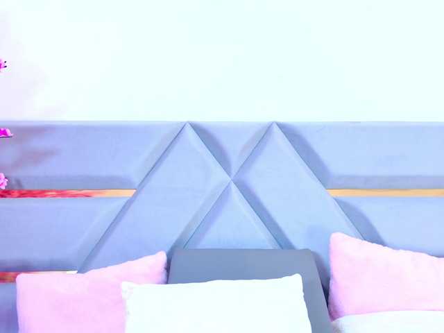 YesyHills live cam on BongaCams