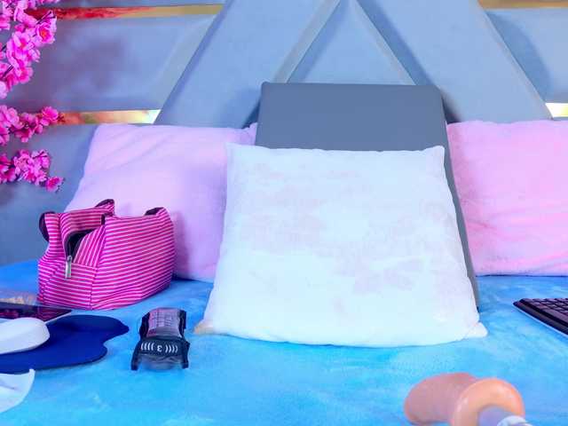 YesyHills live cam on BongaCams