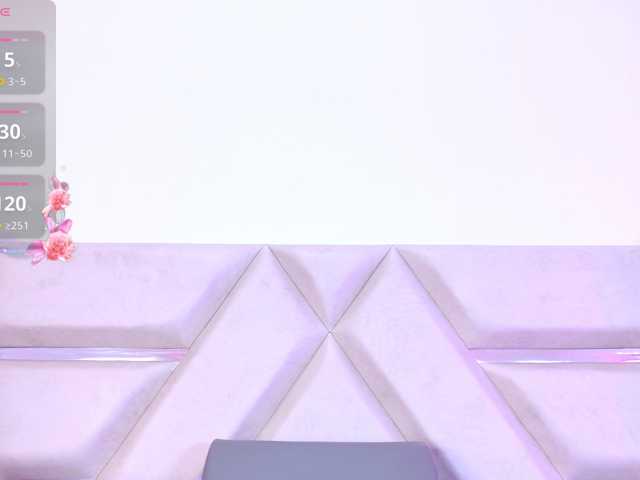 YesyHills live cam on BongaCams