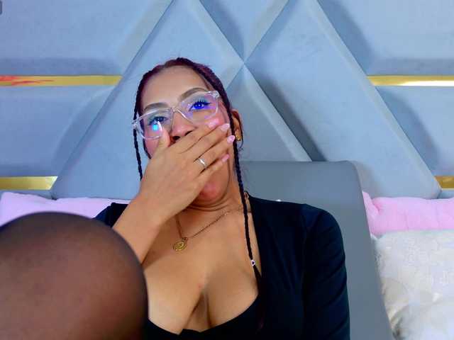 YesyHills live cam on BongaCams