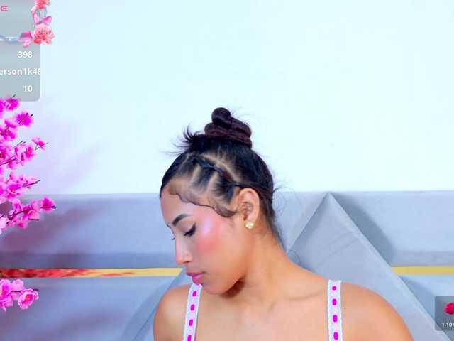 YesyHills live cam on BongaCams